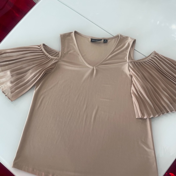 Cold Shoulder Top - Picture 2 of 4